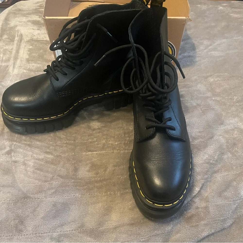 Dr. Martens Audrick Boot size 8 - Picture 5 of 11